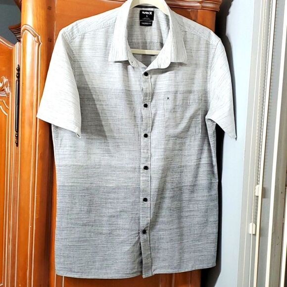 HURLEY BOYS Size large.‎ Short sleeves. Gray button down. GREAT CONDITION. - Picture 1 of 9